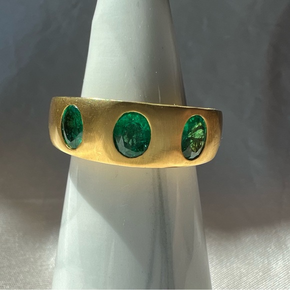 GIA Certified Vintage 18k Natural Emerald Gypsy Ring - Picture 7 of 8